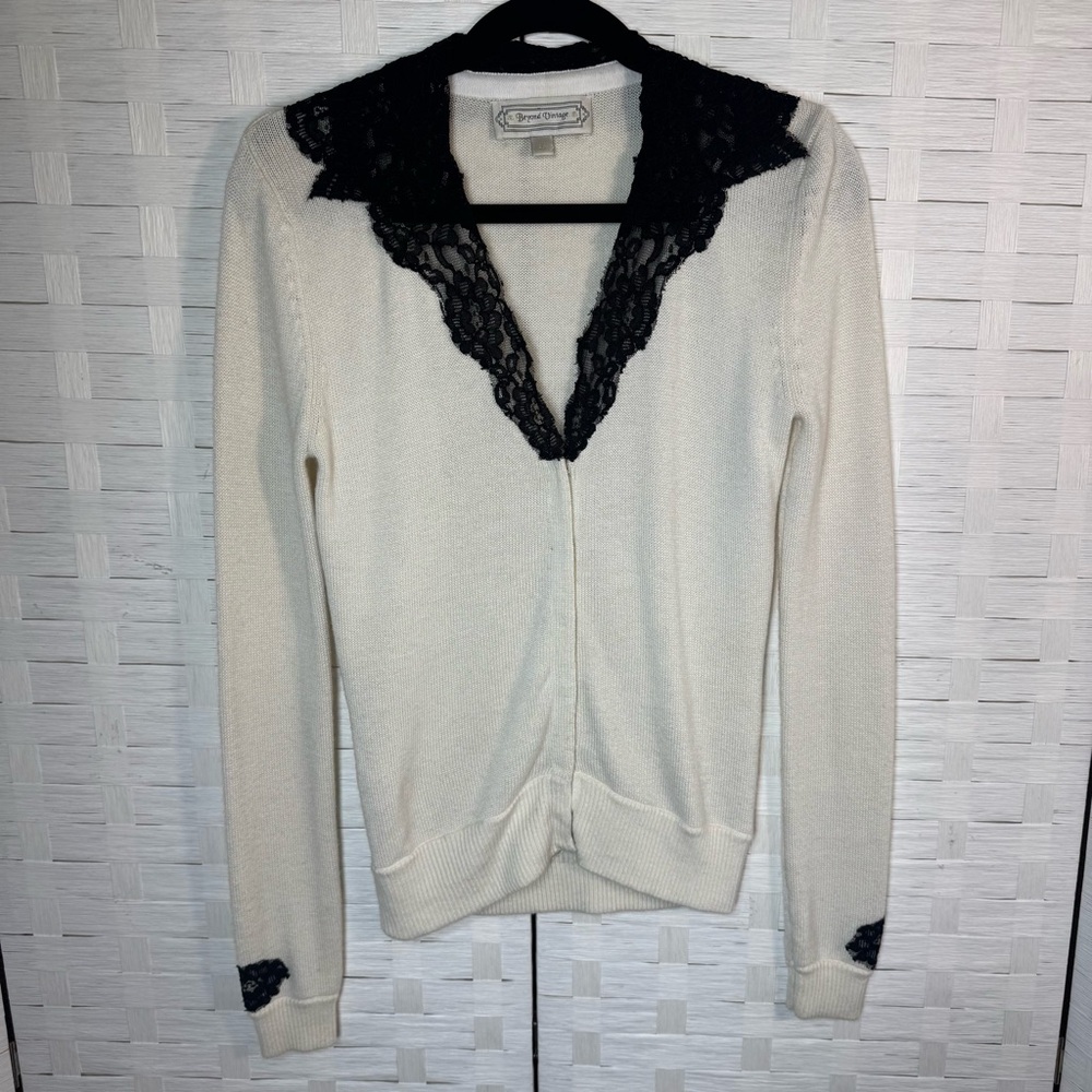 Beyond Vintage Cream Snap‎ Closure with Lace Detail Lightweight Sweater Size S